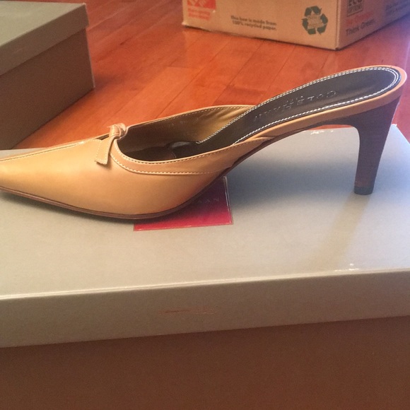 Cole Haan bow tie pumps! - Picture 5 of 7